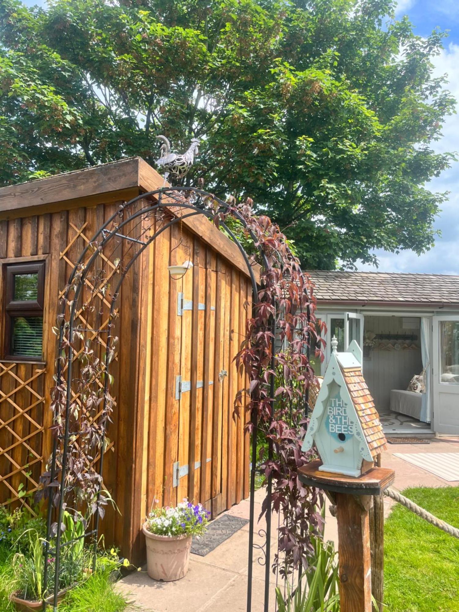 Endon Birds And The Bees Summer House מראה חיצוני תמונה