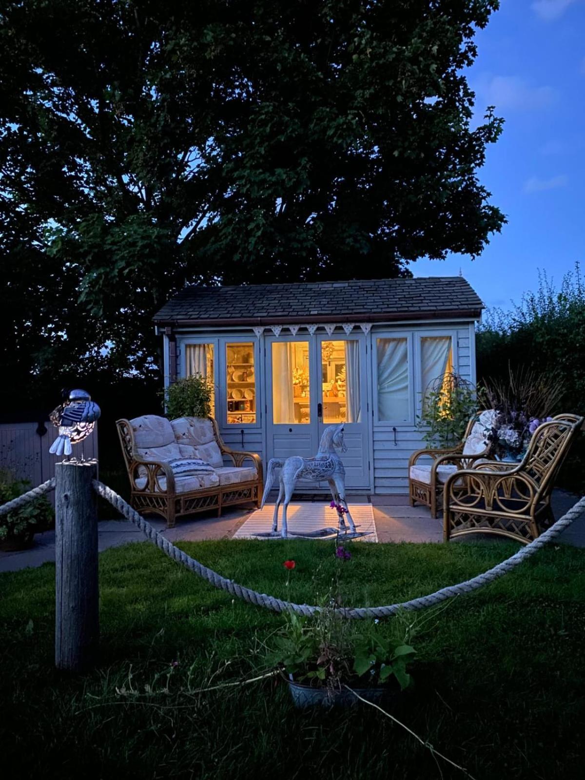 Endon Birds And The Bees Summer House מראה חיצוני תמונה